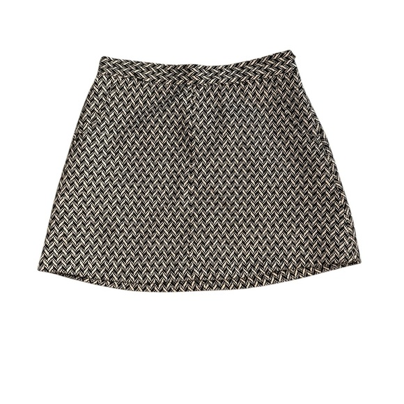 5/$25 Forever 21 Black and White A-Line Mini Skirt - Picture 2 of 4